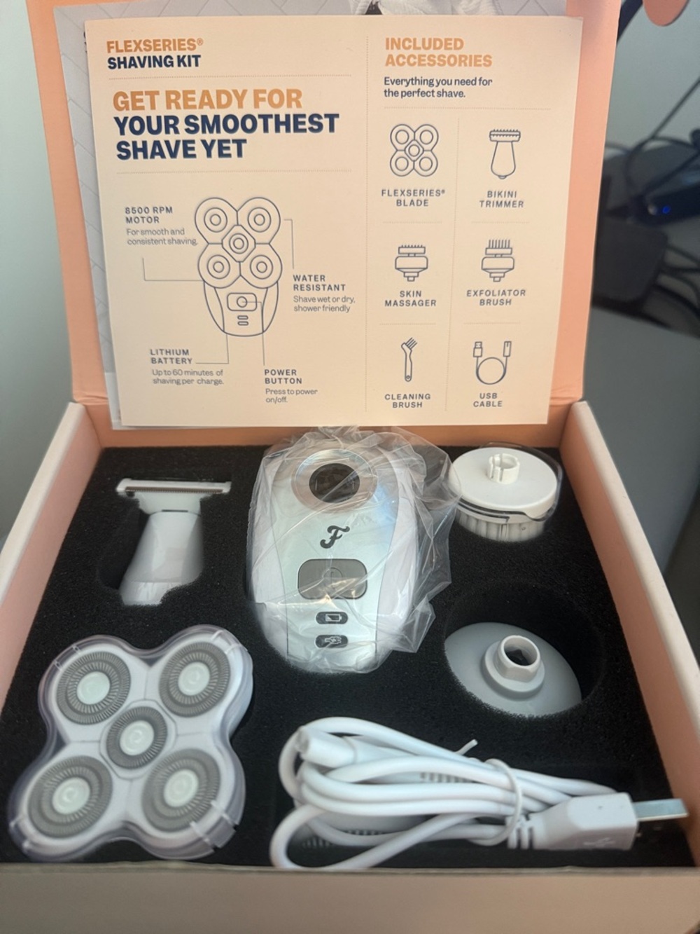 FlexSeries Shaving Kit Electric Razor in White